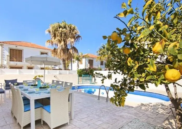 Sonja Villa Paralimni